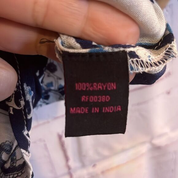 Jovie Front Tie Blue Paisley Button up V Neck Blouse - Picture 10 of 10